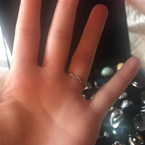 Beautiful Ring 🥂🎁 - Picture 3 of 4